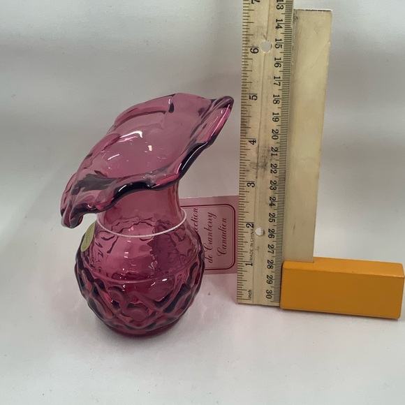 Rossi - Jack-in-the Pulpit Cranberry Vase - Picture 7 of 9